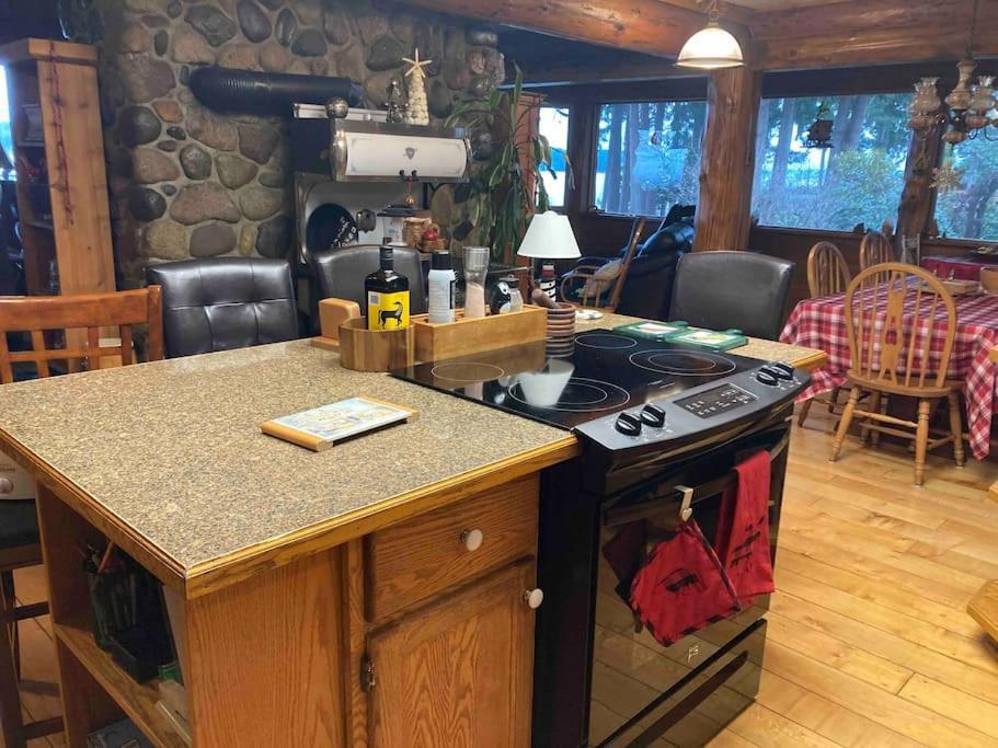 Union Bay Log Home 외부 사진